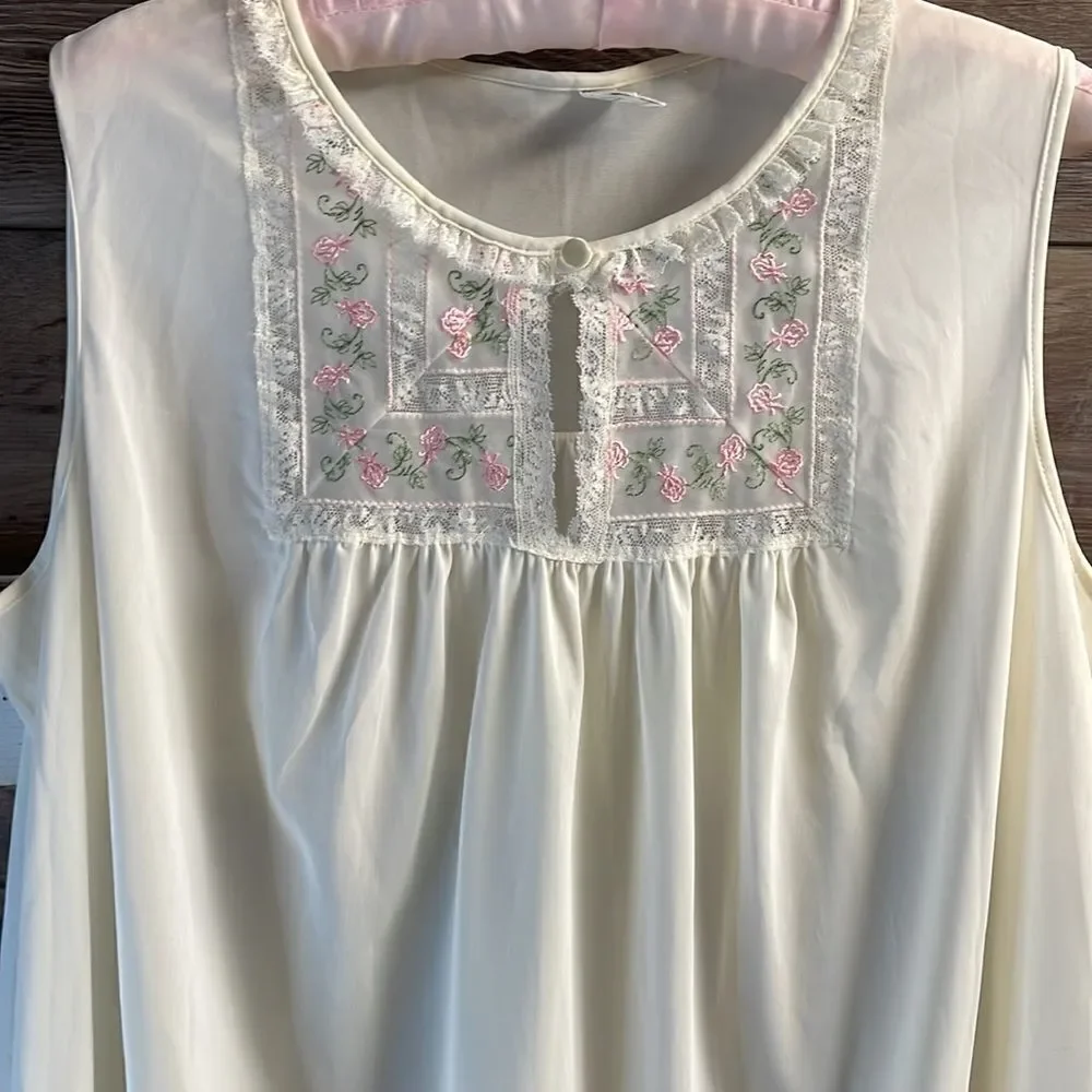 Komar Dainty Night Gown, Lace & Tiny Pink Roses&Greenery,Size Average L,Vintage